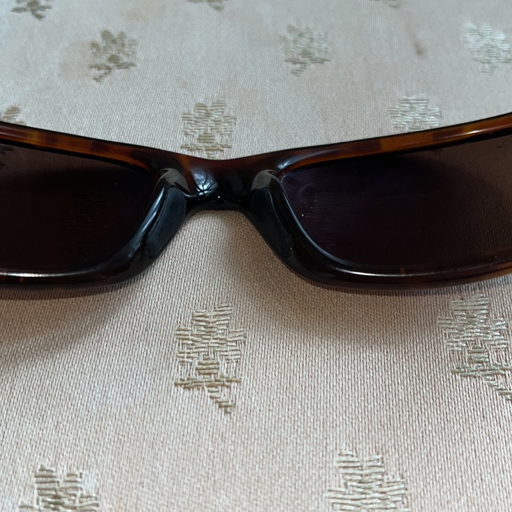 Maui Jim stingray sunglasses in very good condition. - Picture 8 of 10